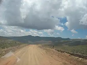 Un verdadero camino de tierra surface=dirt.