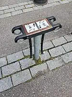 A stand with two chains