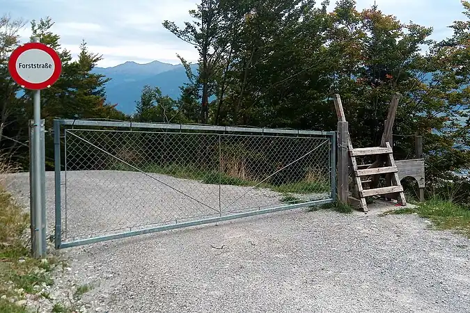 Same pictured in Austria, to the very right in the photo, no liftable device but low opening, suitable for dogs but not cattle