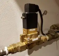 Solenoid globe valve