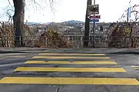 Lowered_kerb_at_pedestrian_crossing