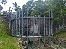 check_dam=slot,material=concrete,check_dam:screen=rake,screen:material=metal