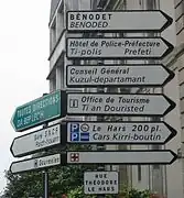 Bilingual sign in French and Breton