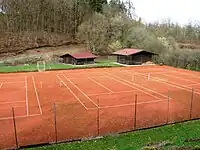Tennis court leisure=pitch sport=tennis surface=clay