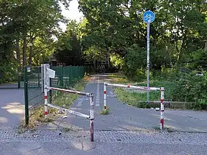 barrier=cycle_barrier bicycle=yes