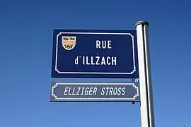 Bilingual sign in French and Allemanic 35670109&nbsp;35670109 name=Rue d'Illzach name:fr=Rue d'Illzach name:gsw=Ellziger Stross