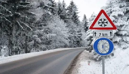 snow chain sign