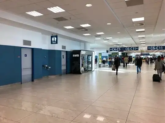 Water Fountain across from Gate C3