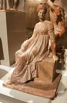 Tanagra figurine, ancient Greece, 325–150&nbsp;BCE, Altes Museum