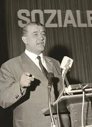 CDU Landesvorsitzender Wilhelm Fay bei einer Rede während des Bundestagswahlkampf.jpg