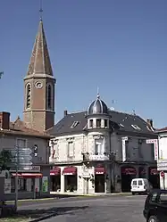 The bell tower of the church of Saint-Louis and the hotel Le Richelieu