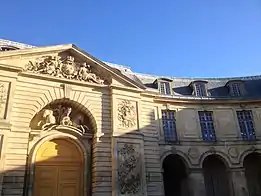 The façade of the Petite Écurie, entrance to the Sculpture Gallery.