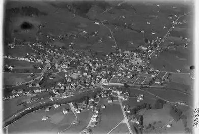 Aerial view from 400&nbsp;metres (1000') by Walter Mittelholzer (1922)